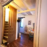 דירה Charming Portuguese Style Apartment, For Rent 