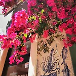 דירה Charming Portuguese Style Apartment, For Rent 