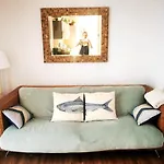 דירה Charming Portuguese Style Apartment, For Rent 