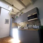 דירה Charming Portuguese Style Apartment, For Rent 